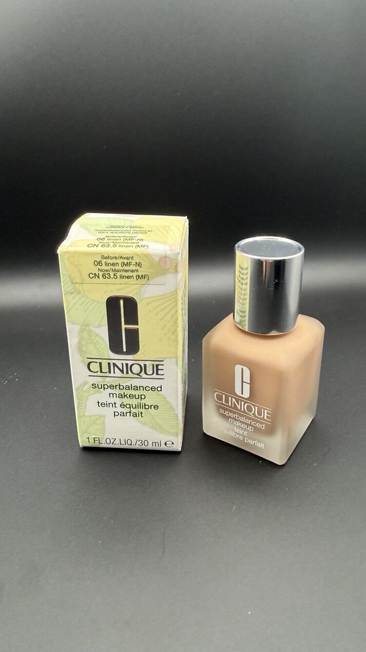 Clinique Superbalanced Makeup 1 FL .0Z